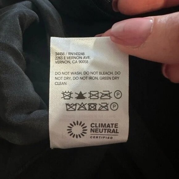 Reformation black sleeveless cropped silk tank top size L - Picture 7 of 7